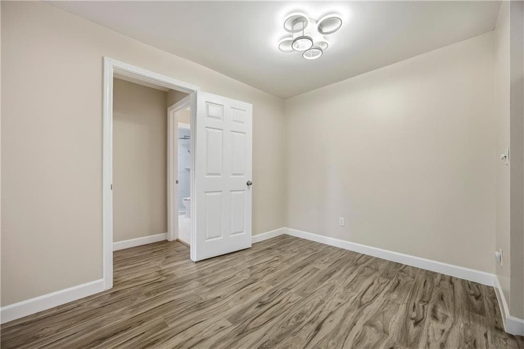2 bedroom, 2 bathroom, 1,032 sq ft condominium for sale at 120 Granville Court, Atlanta, GA 30328 — photo 7