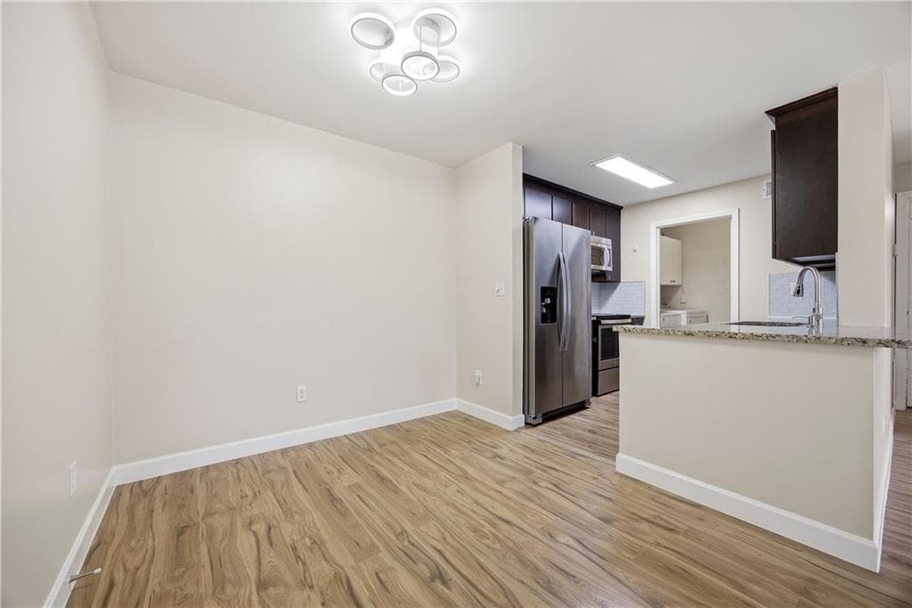 2 bedroom, 2 bathroom, 1,032 sq ft condominium for sale at 120 Granville Court, Atlanta, GA 30328 — photo 8