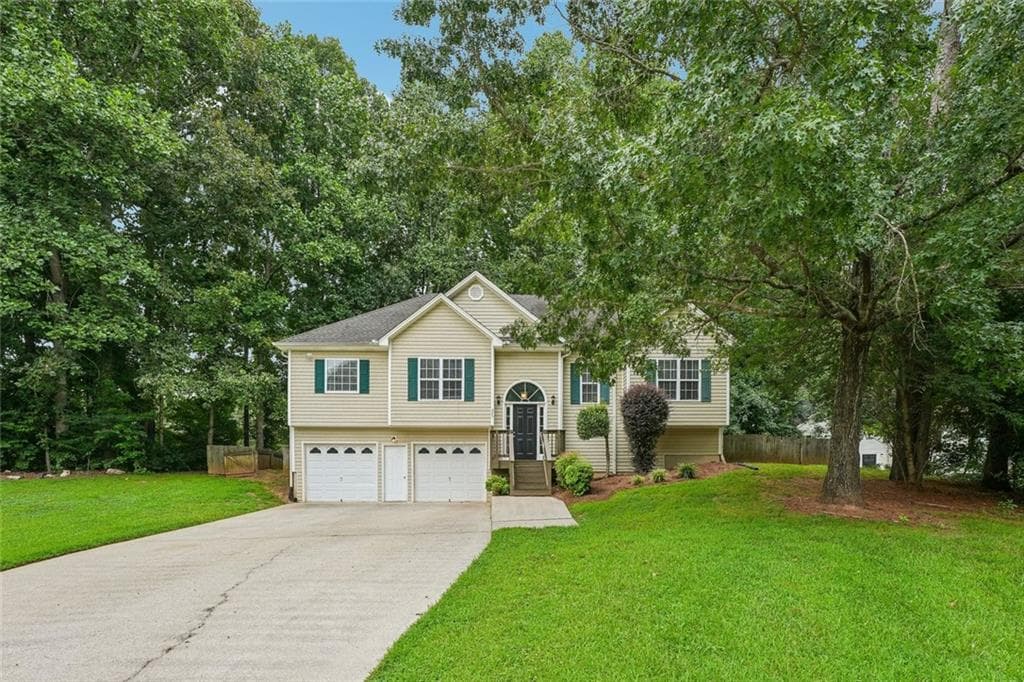 3 bedroom, 3 bathroom, 1,557 sq ft single family residence under contract at 245 Glen Ridge Drive, Villa Rica, GA 30180