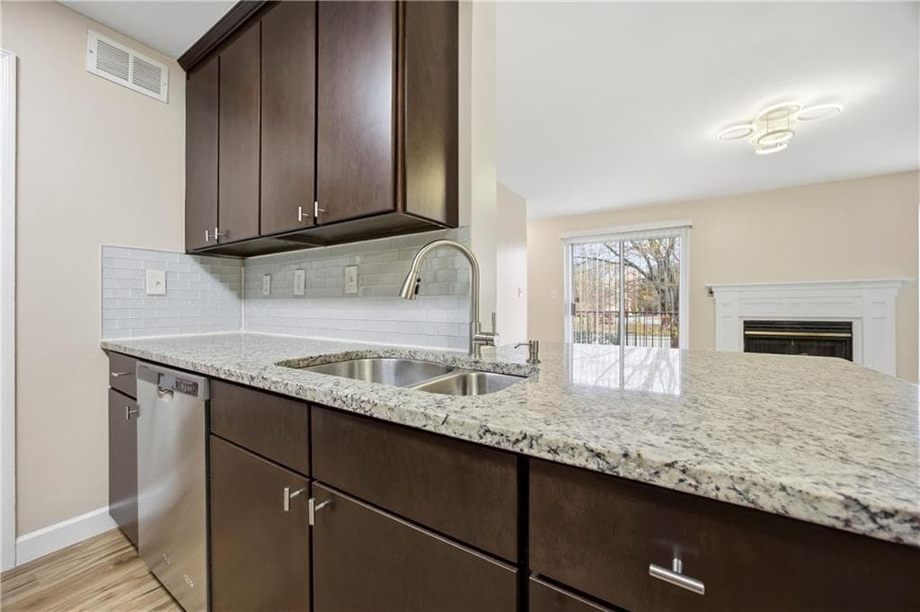2 bedroom, 2 bathroom, 1,032 sq ft condominium for sale at 120 Granville Court, Atlanta, GA 30328 — photo 10