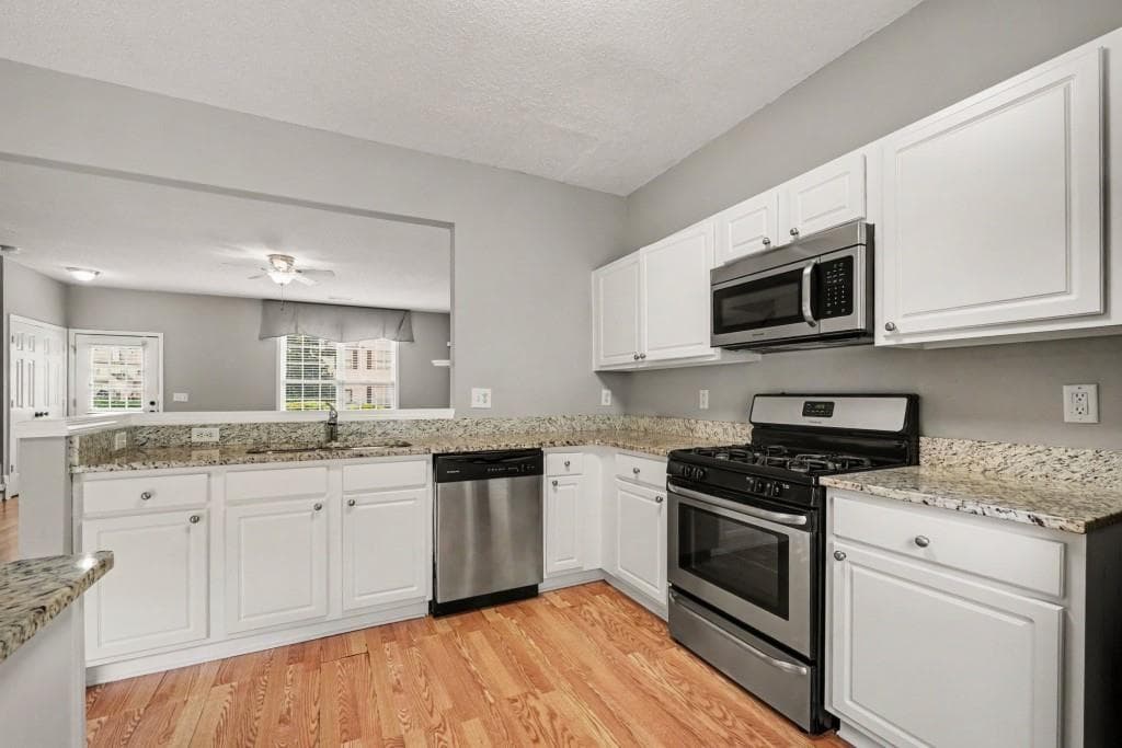 3 bedroom, 3 bathroom, 1,386 sq ft townhouse for sale at 1732 Stanwood Drive, Kennesaw, GA 30152 — photo 3