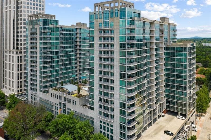 1 bedroom, 1 bathroom, 696 sq ft condominium for sale at 923 Peachtree Street 827, Atlanta, GA 30309 — photo 2