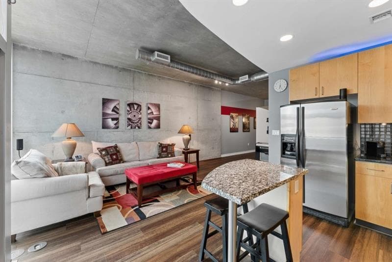 1 bedroom, 1 bathroom, 696 sq ft condominium for sale at 923 Peachtree Street 827, Atlanta, GA 30309 — photo 7