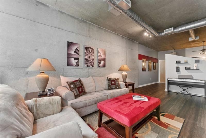 1 bedroom, 1 bathroom, 696 sq ft condominium for sale at 923 Peachtree Street 827, Atlanta, GA 30309 — photo 8