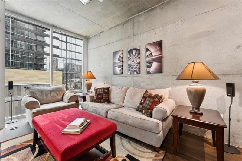 1 bedroom, 1 bathroom, 696 sq ft condominium for sale at 923 Peachtree Street 827, Atlanta, GA 30309 — photo 9