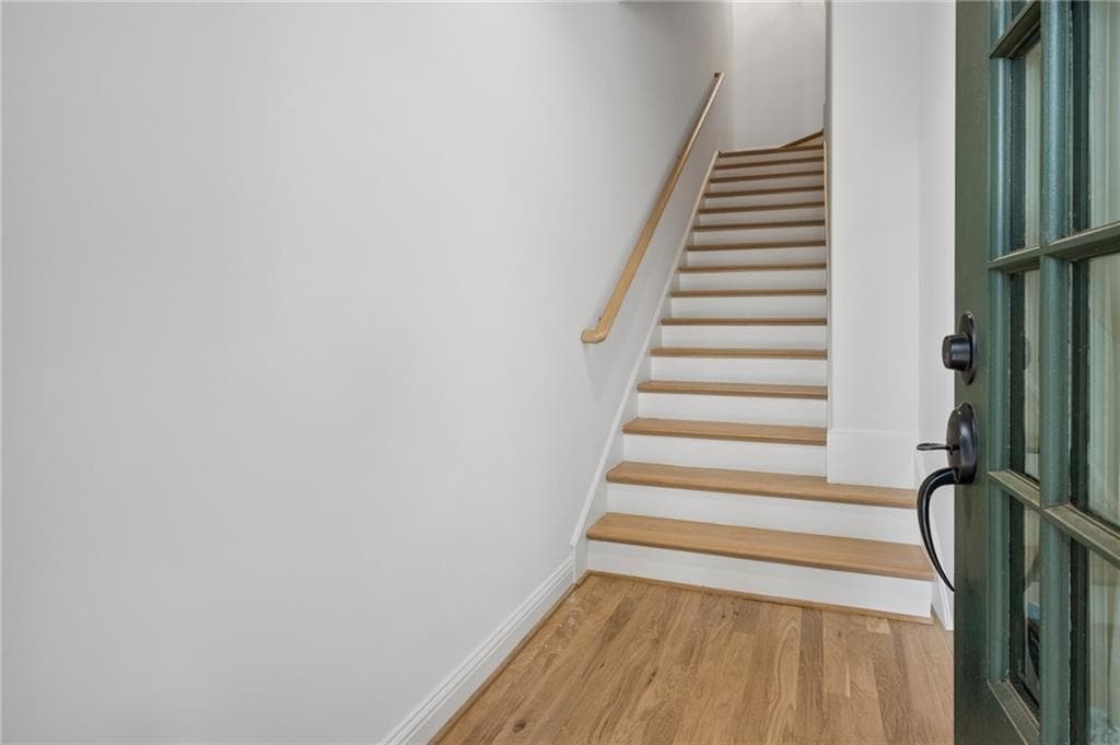 2 bedroom, 2 bathroom, 1,184 sq ft townhouse for sale at 220 Colebrook Street, Atlanta, GA 30307 — photo 2