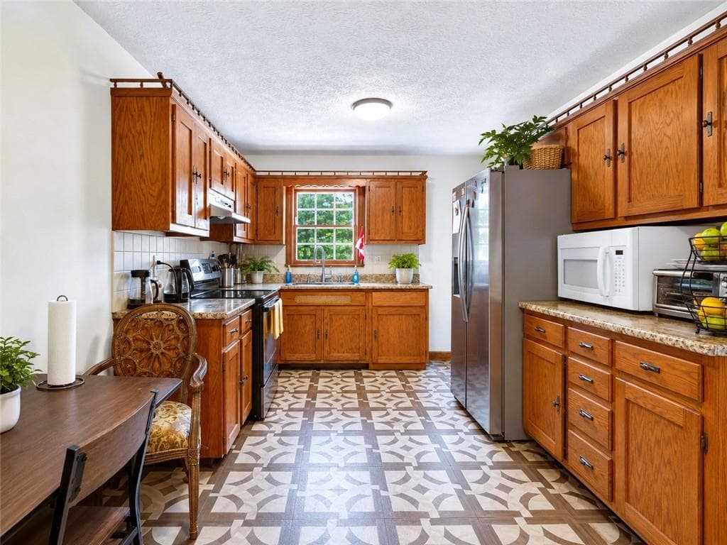 4 bedroom, 3 bathroom, 2,126 sq ft single family residence under contract at 520 Rye House Court, Lawrenceville, GA 30044 — photo 6