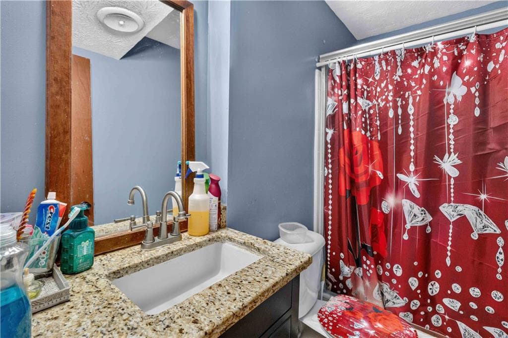 4 bedroom, 3 bathroom, 2,126 sq ft single family residence under contract at 520 Rye House Court, Lawrenceville, GA 30044 — photo 9