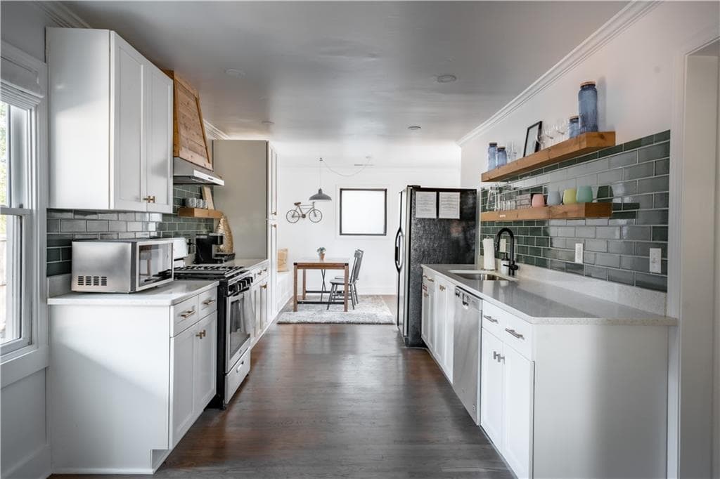 2 bedroom, 1 bathroom single family residence for rent at 484 Glenwood Place, Atlanta, GA 30316 for $2,400 a month — photo 3