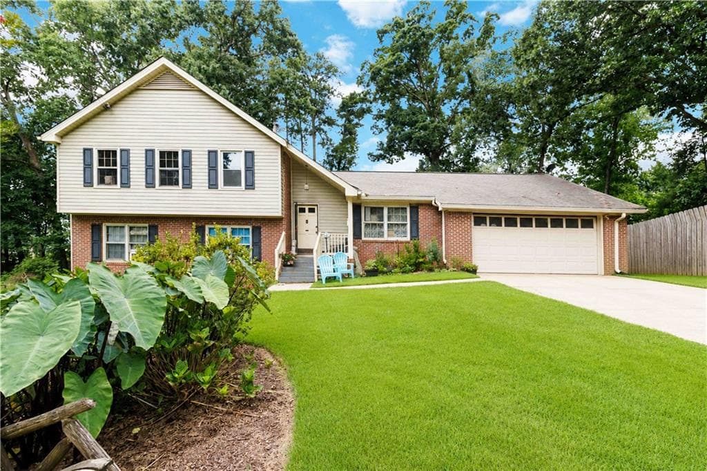 4 bedroom, 3 bathroom, 2,126 sq ft single family residence under contract at 520 Rye House Court, Lawrenceville, GA 30044 — photo 2