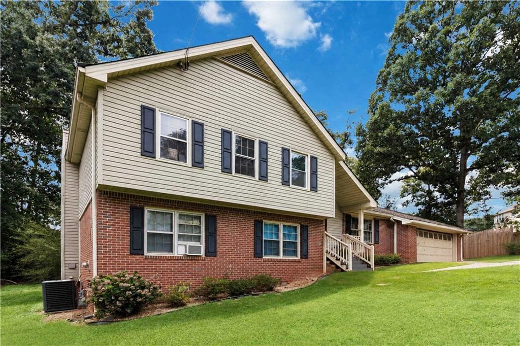 4 bedroom, 3 bathroom, 2,126 sq ft single family residence under contract at 520 Rye House Court, Lawrenceville, GA 30044 — photo 3