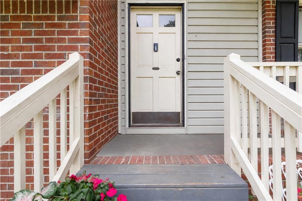 4 bedroom, 3 bathroom, 2,126 sq ft single family residence under contract at 520 Rye House Court, Lawrenceville, GA 30044 — photo 4