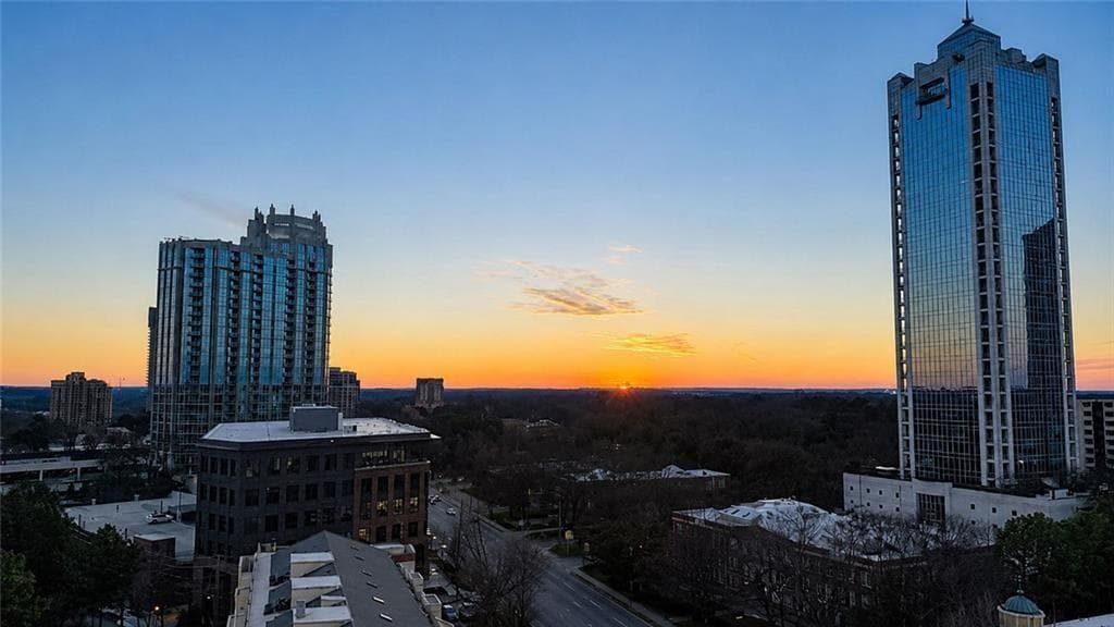 2 bedroom, 2 bathroom, 1,089 sq ft condominium for sale at 2881 Peachtree Road 1105, Atlanta, GA 30305 — photo 2