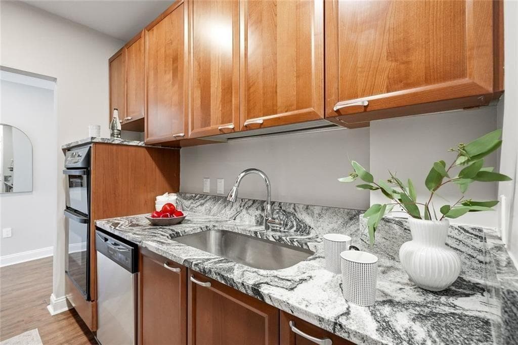 2 bedroom, 2 bathroom, 1,089 sq ft condominium for sale at 2881 Peachtree Road 1105, Atlanta, GA 30305 — photo 9
