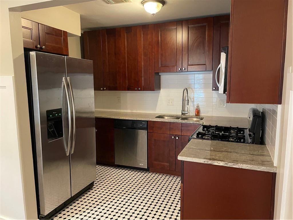 3 bedroom, 2 bathroom, 1,198 sq ft townhouse for rent at 1524 Planters Ridge Lane, Alpharetta, GA 30004 for $2,000 a month — photo 2