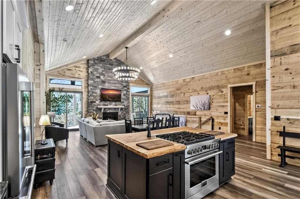 5 bedroom, 6 bathroom, 4,518 sq ft single family residence for sale at 245 Bear Paw Trail, Blue Ridge, GA 30513 — photo 9