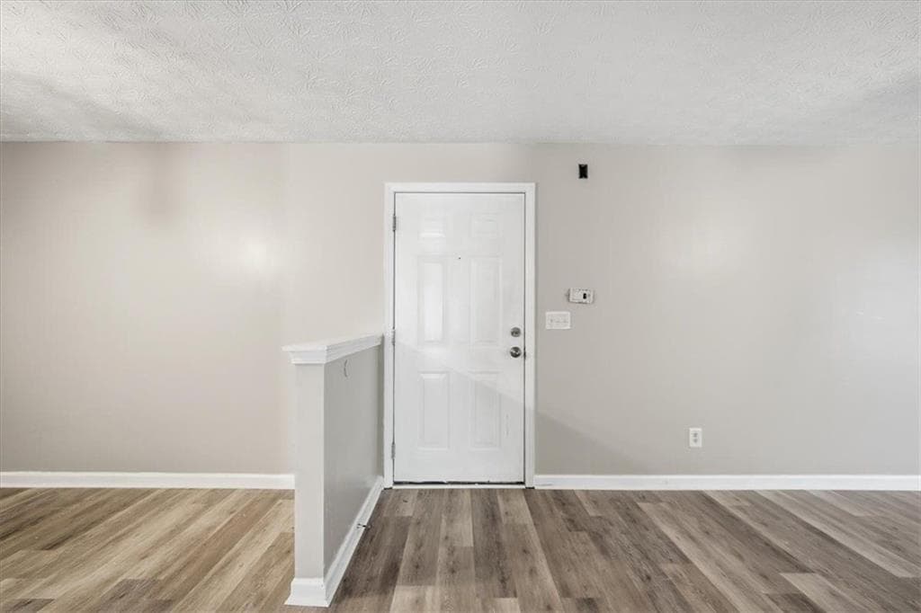3 bedroom, 2 bathroom, 1,292 sq ft condominium for sale at 8201 Fairington Village Drive, Lithonia, GA 30038 — photo 4