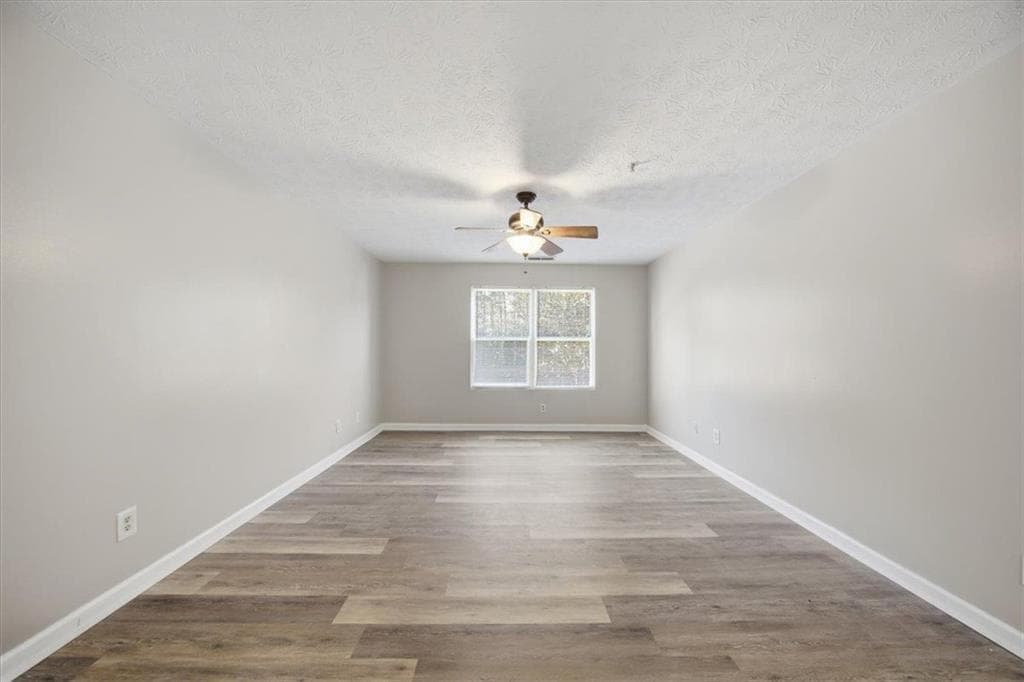3 bedroom, 2 bathroom, 1,292 sq ft condominium for sale at 8201 Fairington Village Drive, Lithonia, GA 30038 — photo 5