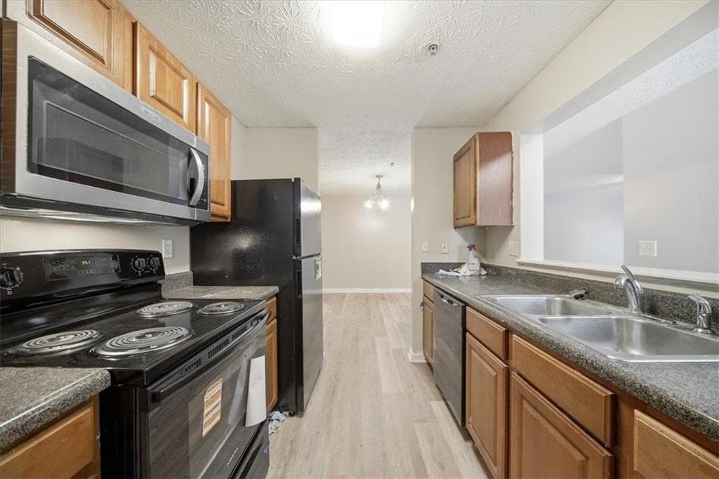 3 bedroom, 2 bathroom, 1,292 sq ft condominium for sale at 8201 Fairington Village Drive, Lithonia, GA 30038 — photo 7