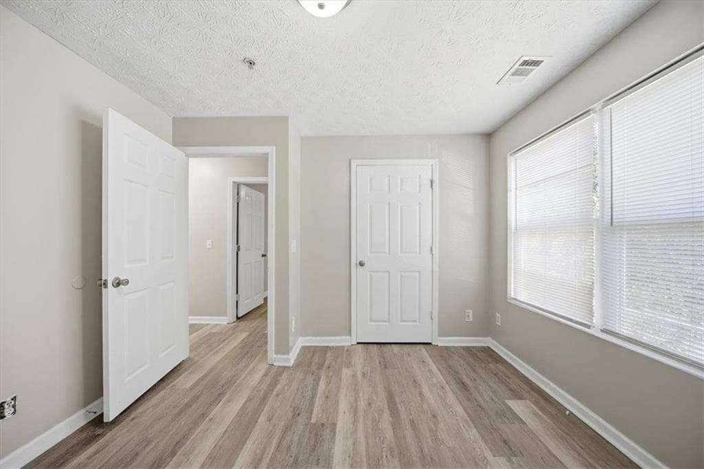 3 bedroom, 2 bathroom, 1,292 sq ft condominium for sale at 8201 Fairington Village Drive, Lithonia, GA 30038 — photo 10