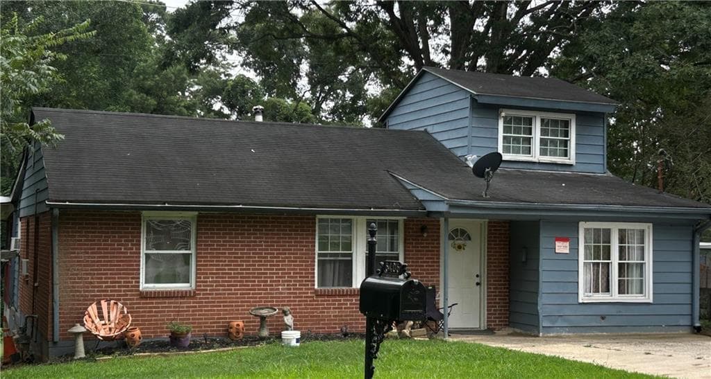 5 bedroom, 3 bathroom, 1,736 sq ft single family residence for sale at 5405 Lee Circle, Forest Park, GA 30297