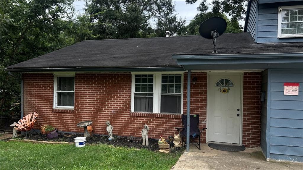5 bedroom, 3 bathroom, 1,736 sq ft single family residence for sale at 5405 Lee Circle, Forest Park, GA 30297 — photo 2