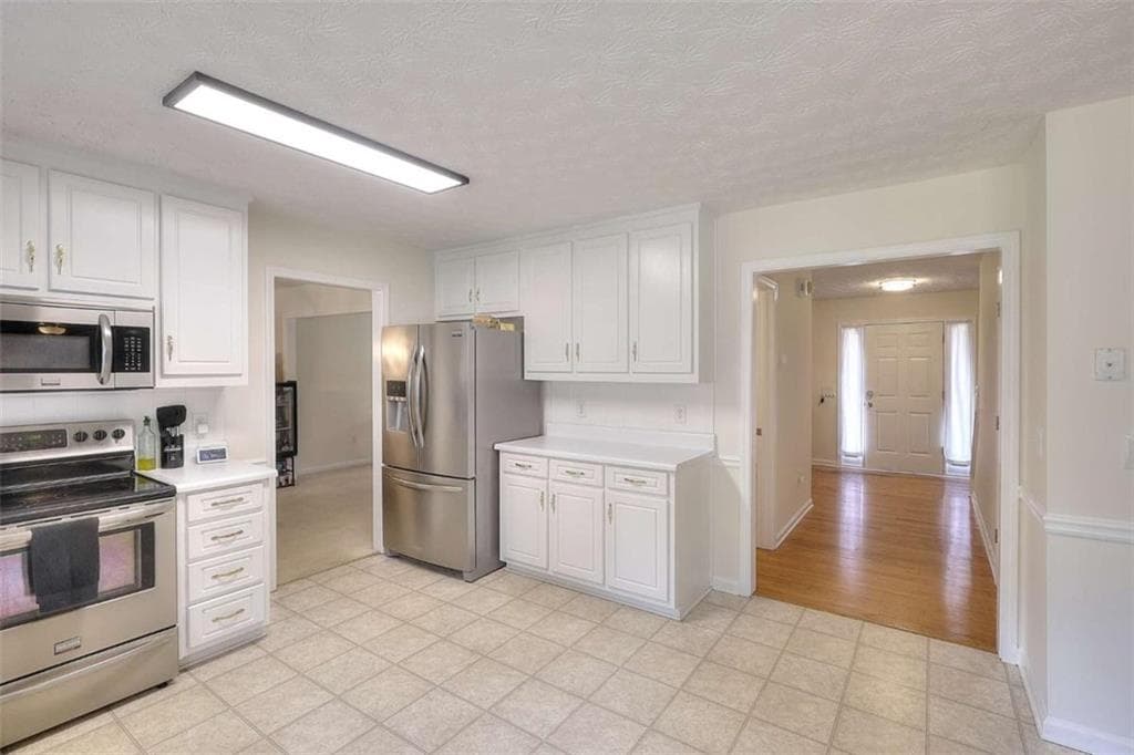 4 bedroom, 3 bathroom, 2,406 sq ft single family residence for sale at 520 Ansley Forest Drive, Monroe, GA 30655 — photo 8