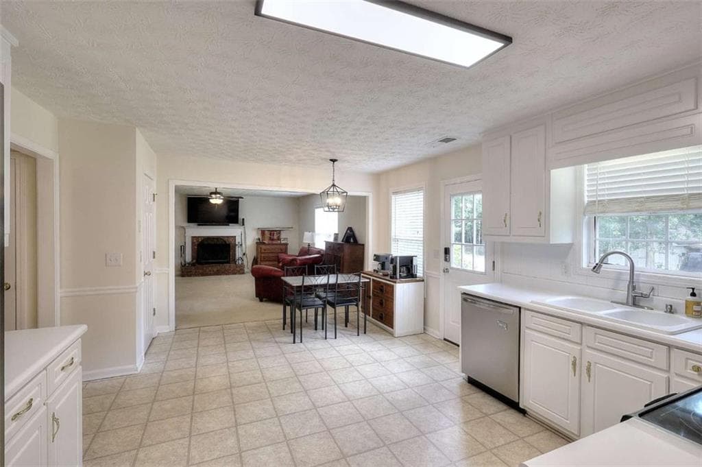 4 bedroom, 3 bathroom, 2,406 sq ft single family residence for sale at 520 Ansley Forest Drive, Monroe, GA 30655 — photo 9