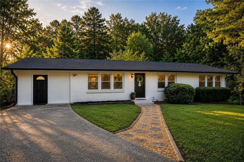 3 bedroom, 2 bathroom, 1,450 sq ft single family residence sold at 1921 E Lake Drive, Marietta, GA 30066