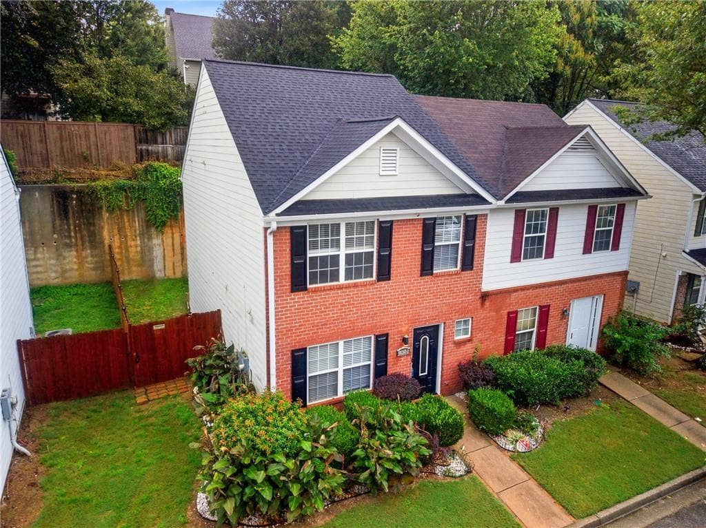 3 bedroom, 3 bathroom, 1,382 sq ft townhouse under contract at 1955 Shawn Wayne Circle, Atlanta, GA 30316 — photo 2