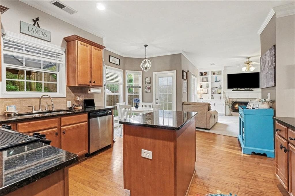 4 bedroom, 4 bathroom, 2,765 sq ft single family residence under contract at 355 Thorn Creek Way, Dallas, GA 30157 — photo 7