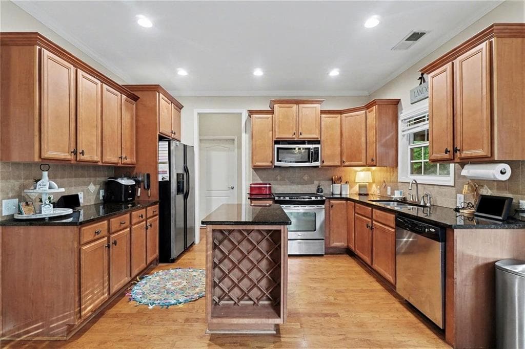 4 bedroom, 4 bathroom, 2,765 sq ft single family residence under contract at 355 Thorn Creek Way, Dallas, GA 30157 — photo 8