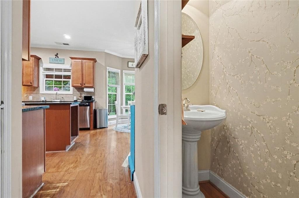 4 bedroom, 4 bathroom, 2,765 sq ft single family residence under contract at 355 Thorn Creek Way, Dallas, GA 30157 — photo 10