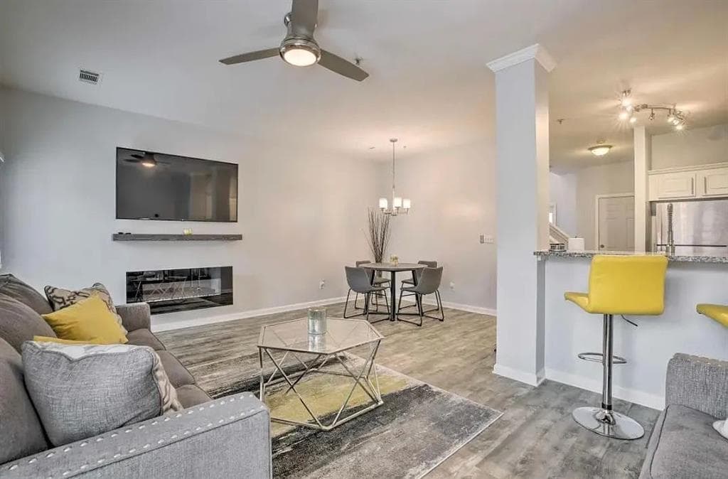 2 bedroom, 3 bathroom, 1,418 sq ft townhouse for sale at 7129 Biltmore Way, Lithonia, GA 30058 — photo 2