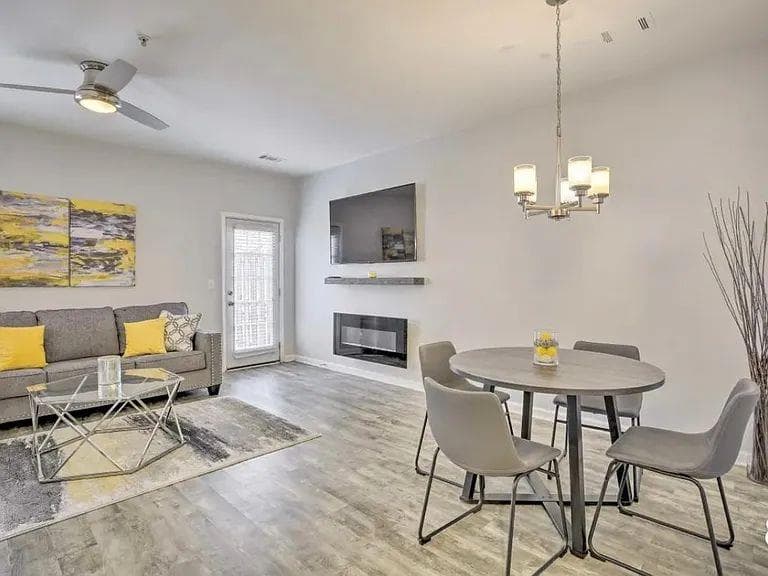 2 bedroom, 3 bathroom, 1,418 sq ft townhouse for sale at 7129 Biltmore Way, Lithonia, GA 30058 — photo 9
