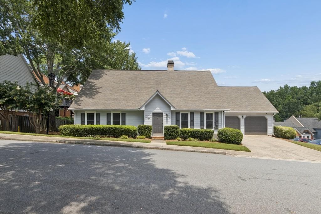 3 bedroom, 3 bathroom, 1,716 sq ft townhouse for sale at 934 Lenox Hill Court, Atlanta, GA 30324 — photo 1 of 68