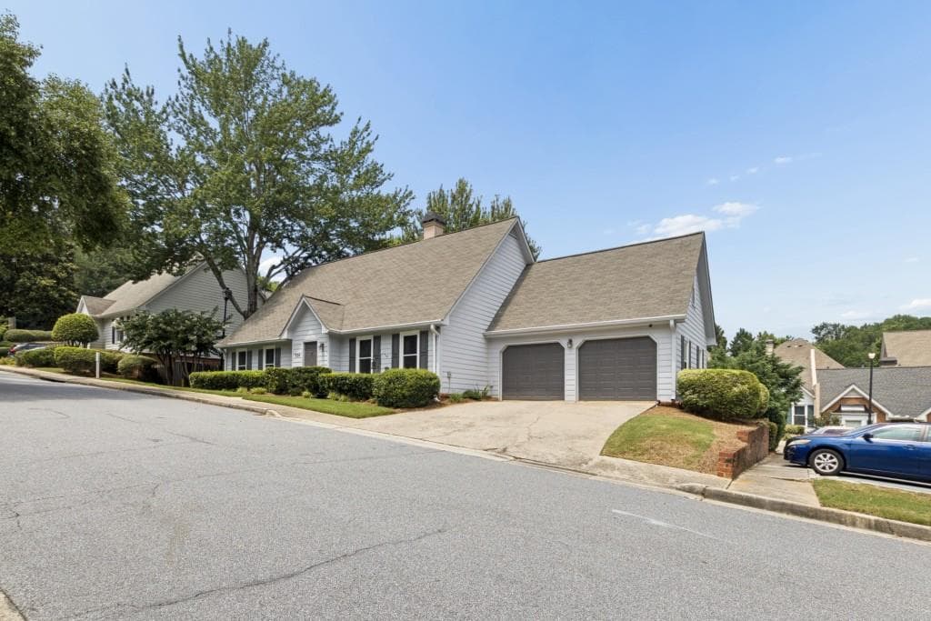 3 bedroom, 3 bathroom, 1,716 sq ft townhouse for sale at 934 Lenox Hill Court, Atlanta, GA 30324 — photo 3