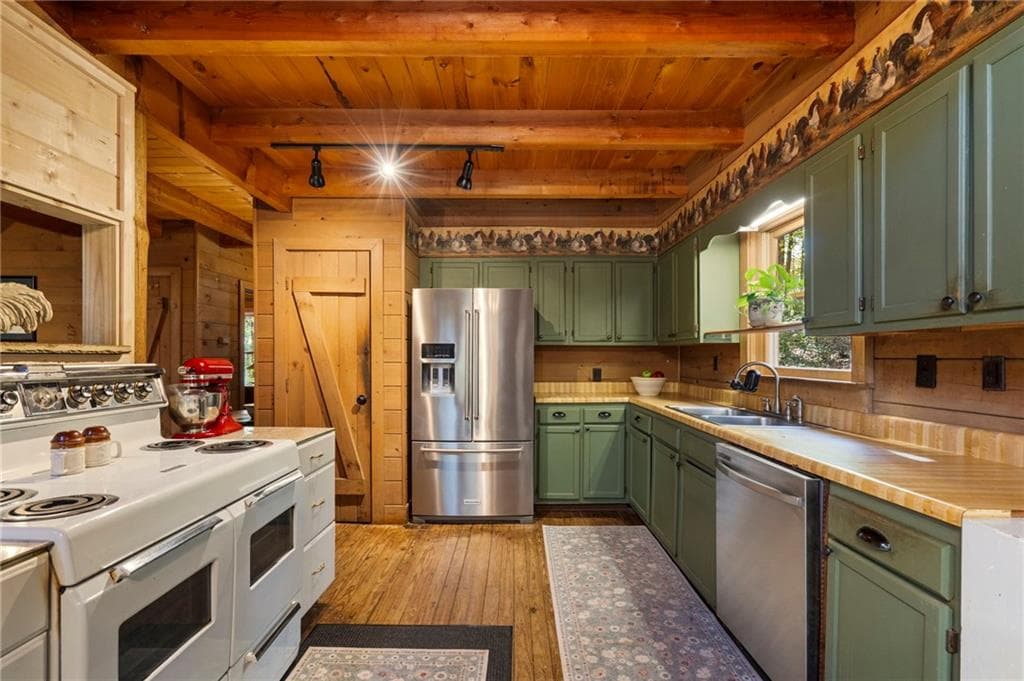 3 bedroom, 2 bathroom, 3,675 sq ft single family residence for sale at 7790 Atlanta Newnan Road, Chattahoochee Hills, GA 30268 — photo 9