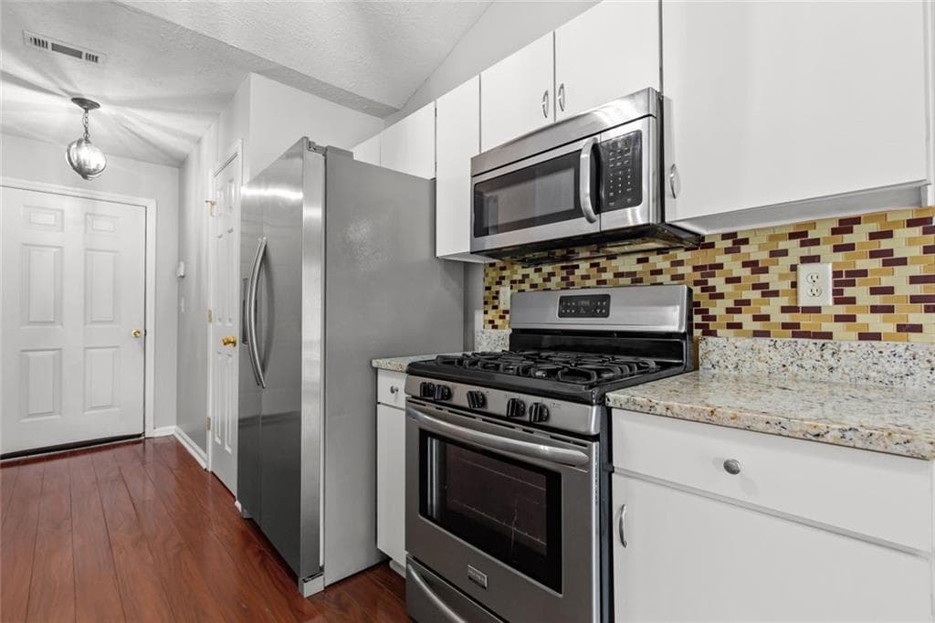 4 bedroom, 2 bathroom, 1,985 sq ft single family residence for rent at 2979 Sentinel Circle, Lawrenceville, GA 30043 for $2,295 a month — photo 9