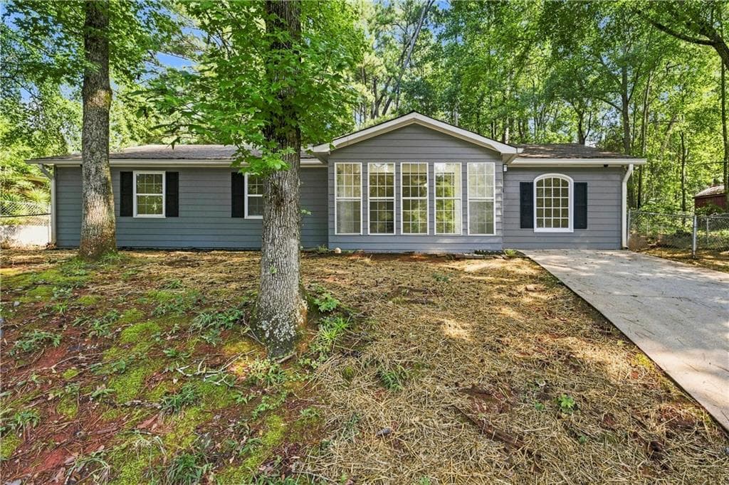 3 bedroom, 2 bathroom, 1,432 sq ft single family residence for sale at 1338 Armstead Circle, Monroe, GA 30655 — photo 2