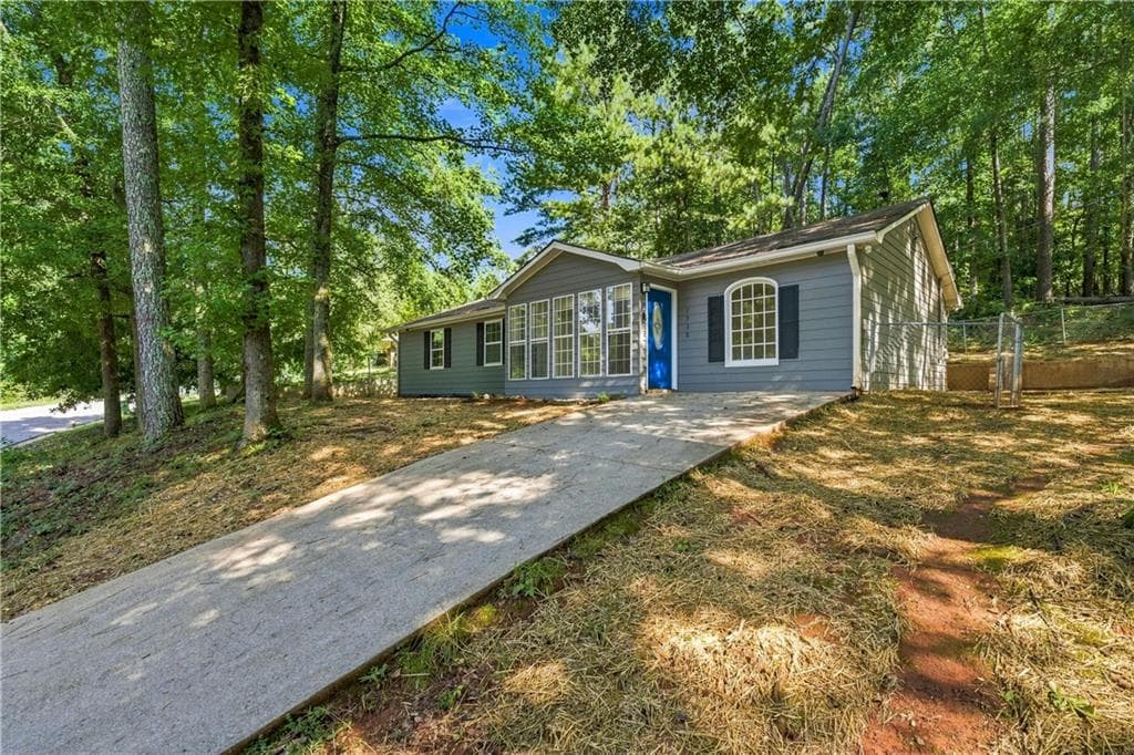 3 bedroom, 2 bathroom, 1,432 sq ft single family residence for sale at 1338 Armstead Circle, Monroe, GA 30655 — photo 3