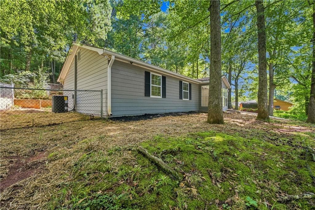 3 bedroom, 2 bathroom, 1,432 sq ft single family residence for sale at 1338 Armstead Circle, Monroe, GA 30655 — photo 4