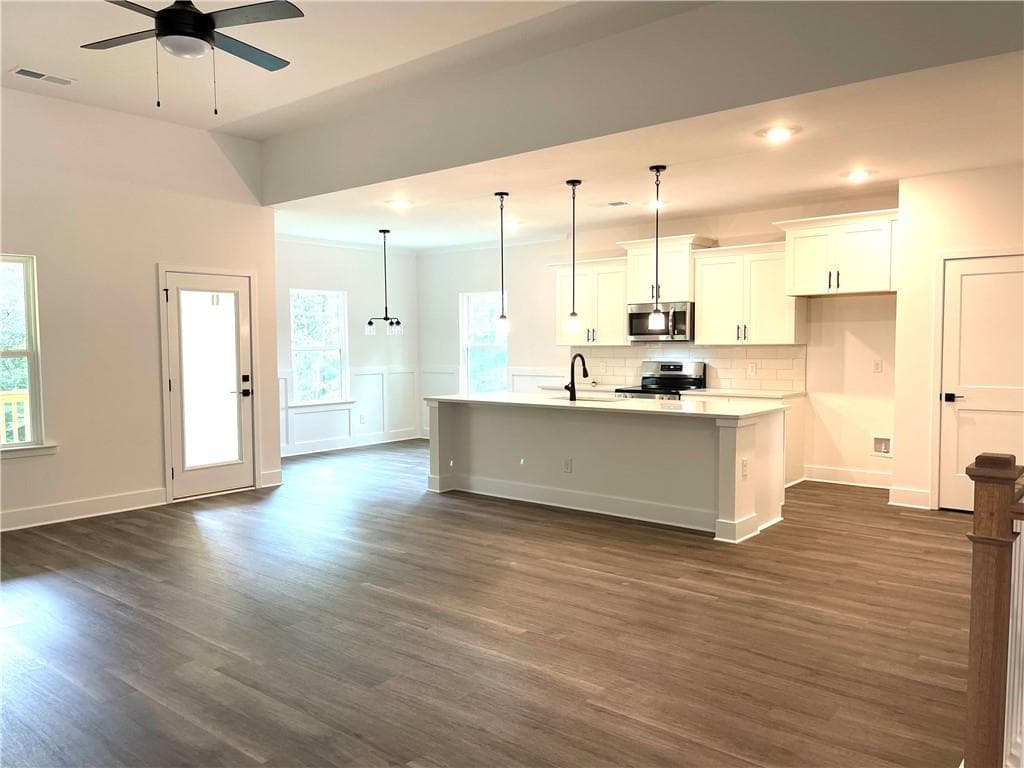 5 bedroom, 3 bathroom, 3,222 sq ft single family residence under contract at 200 Blackberry Court, Pendergrass, GA 30567 — photo 4