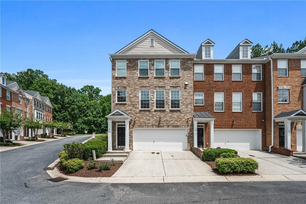 4 bedroom, 4 bathroom, 2,507 sq ft townhouse for rent at 4721 Creekside Villas Way, Smyrna, GA 30082 for $2,950 a month — photo 1 of 39