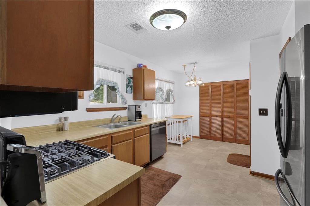3 bedroom, 2 bathroom, 1,313 sq ft single family residence under contract at 2425 Rhoanoke Drive, Duluth, GA 30096 — photo 6