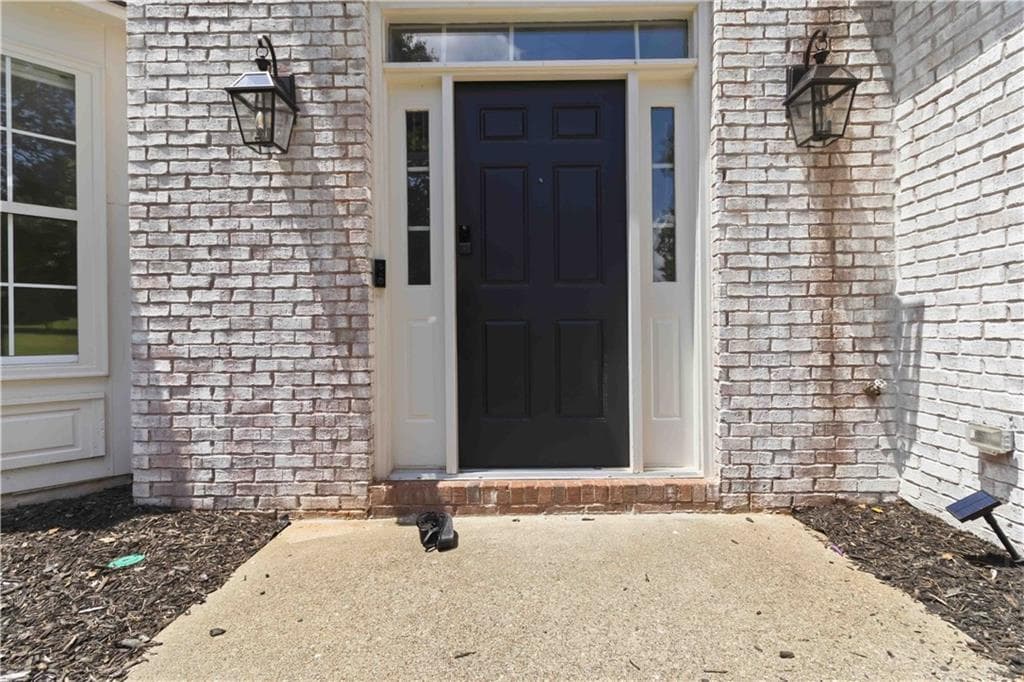 3 bedroom, 3 bathroom, 2,592 sq ft single family residence for sale at 7175 Valance Lane, Cumming, GA 30040 — photo 4