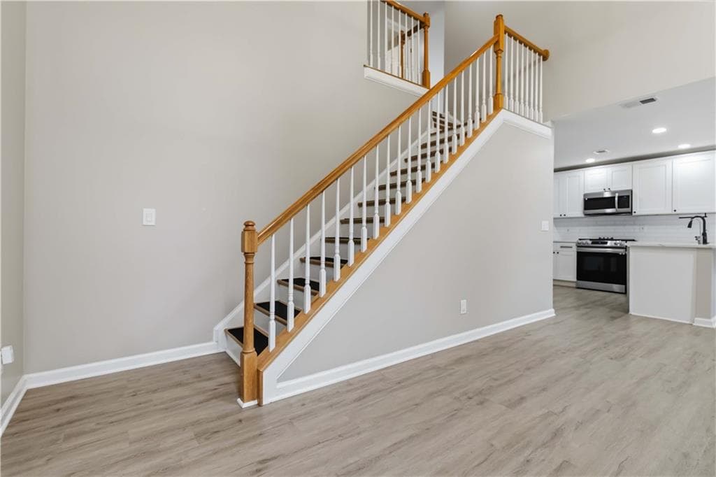 3 bedroom, 3 bathroom, 2,592 sq ft single family residence for sale at 7175 Valance Lane, Cumming, GA 30040 — photo 10