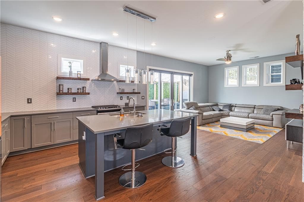 4 bedroom, 3 bathroom, 2,800 sq ft townhouse under contract at 42 Walthall Street B, Atlanta, GA 30307 — photo 2