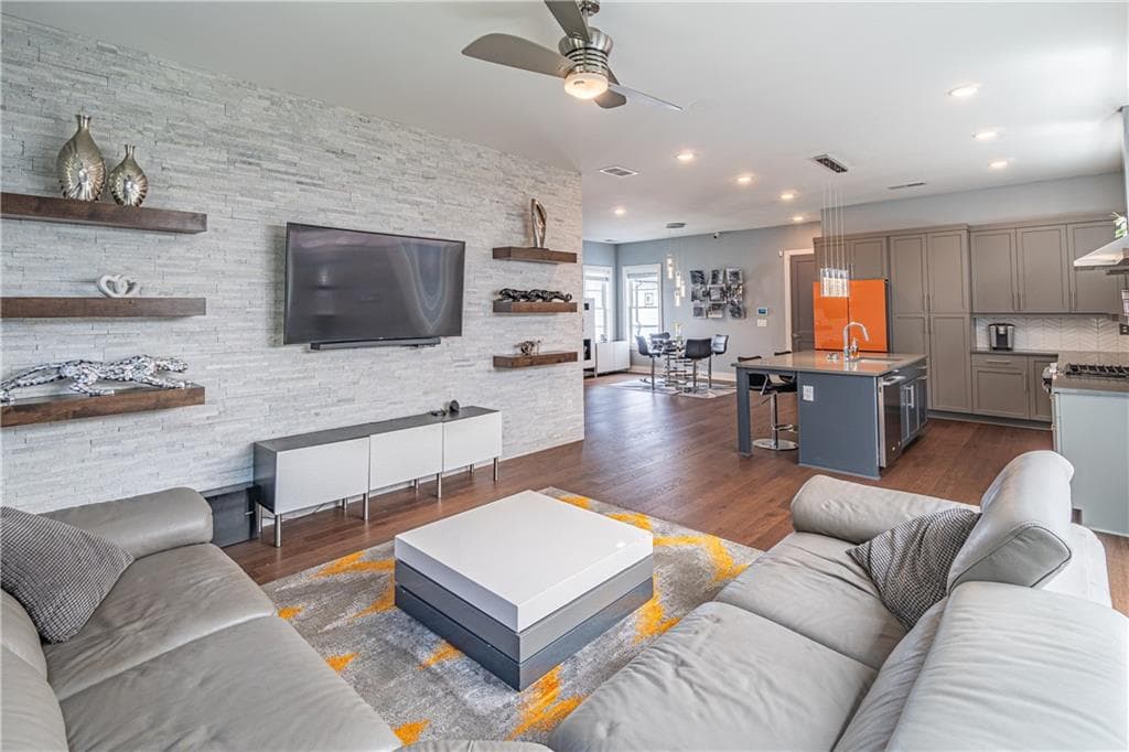 4 bedroom, 3 bathroom, 2,800 sq ft townhouse under contract at 42 Walthall Street B, Atlanta, GA 30307 — photo 3