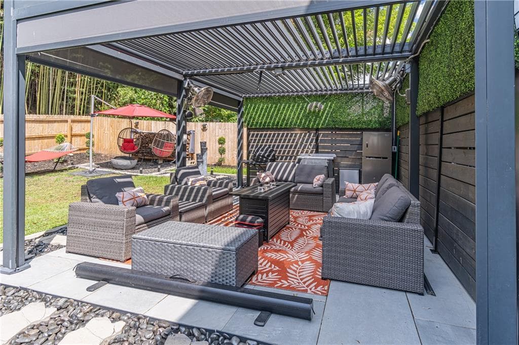 4 bedroom, 3 bathroom, 2,800 sq ft townhouse under contract at 42 Walthall Street B, Atlanta, GA 30307 — photo 7